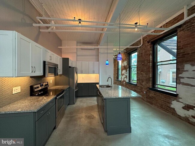 Foto del edificio - 820 W Market St