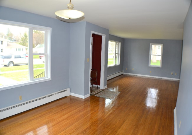 Building Photo - 605 Iowa Ave