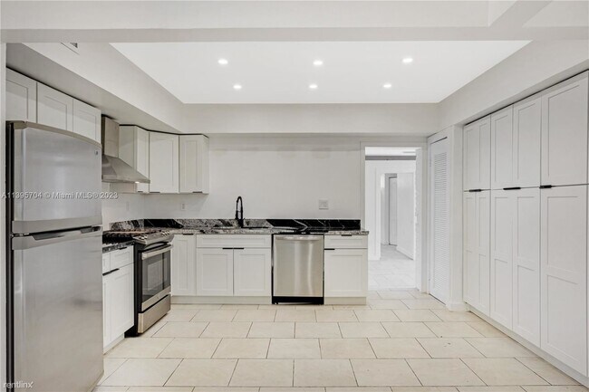 Foto del edificio - 4 br, 3 bath House - 50 NE 132nd Ter