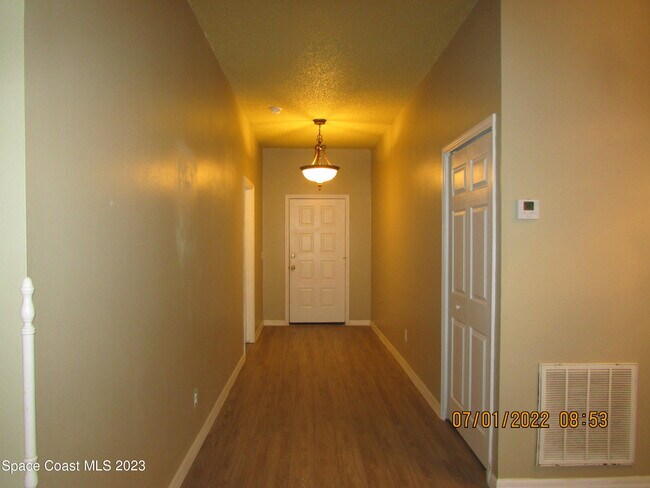 Building Photo - 700 Benton Dr