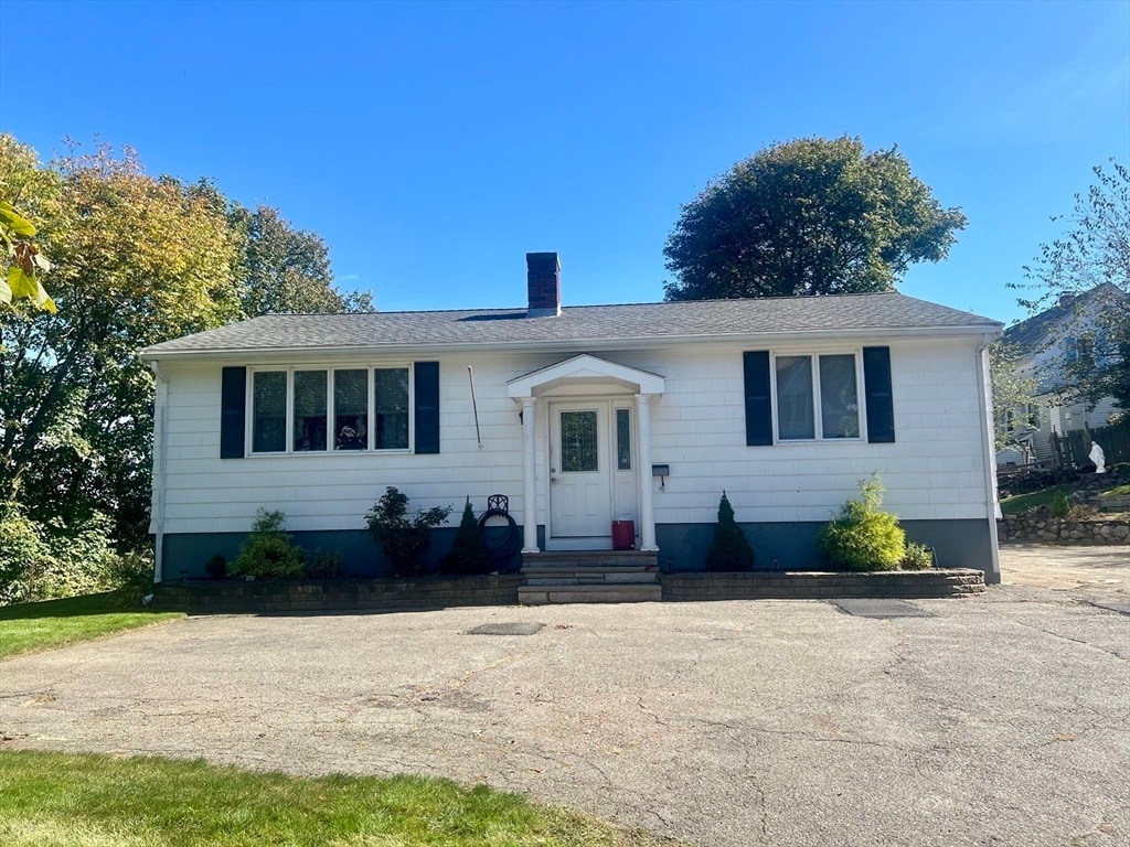 Primary Photo - 24 Lily St