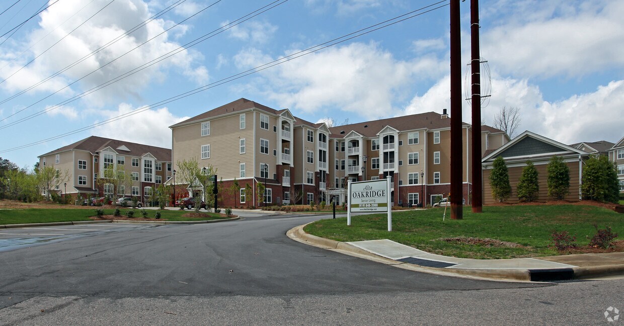 Building Photo - Atria Oakridge
