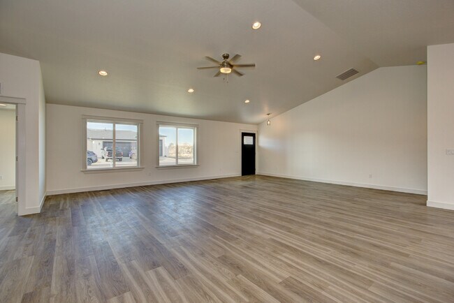 Foto del edificio - 1342 S Justice Ave