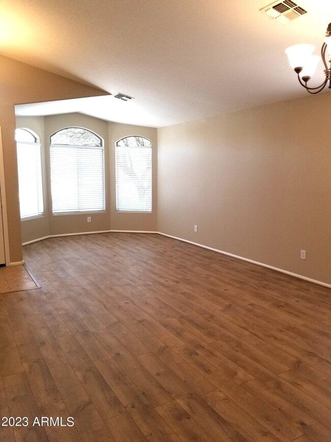 Building Photo - 712 E Marigold Pl