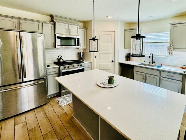 Foto del edificio - Beautiful 4 Bedroom 2 Bath Home with SOLAR...