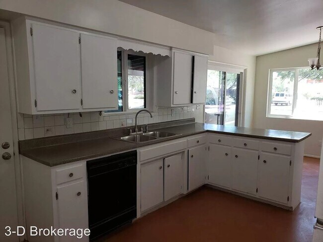 Foto del edificio - Gorgeous Sam Hughes / UofA Area Home - 3bd...