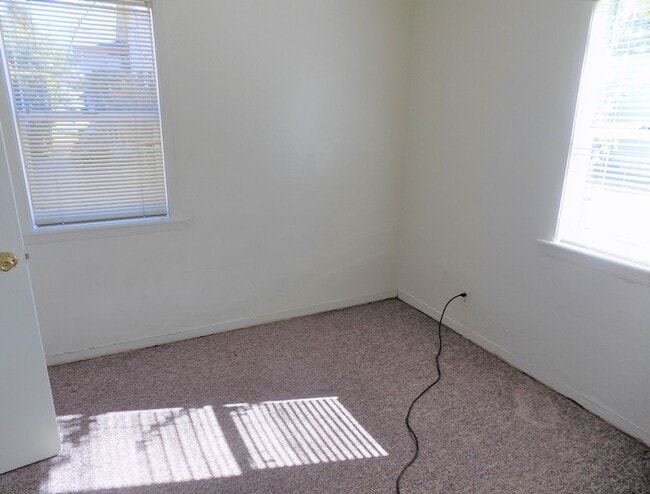 Building Photo - 735-745 Grand Ave