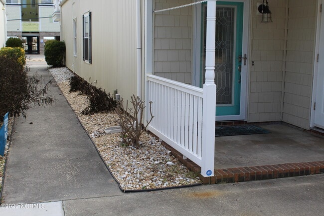 Building Photo - 933 Perrin Dr
