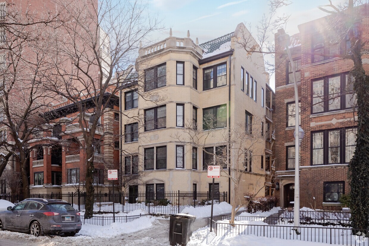 Primary Photo - 635 W Sheridan Rd
