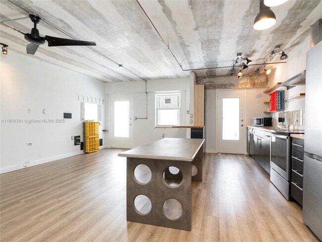 Building Photo - 1545 Euclid Ave