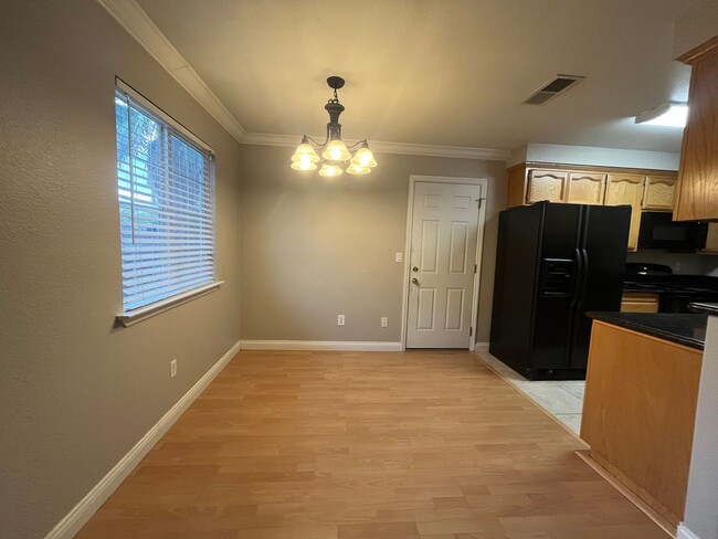 Foto del edificio - 3bed 2bath available in Rosemont! Pet frie...