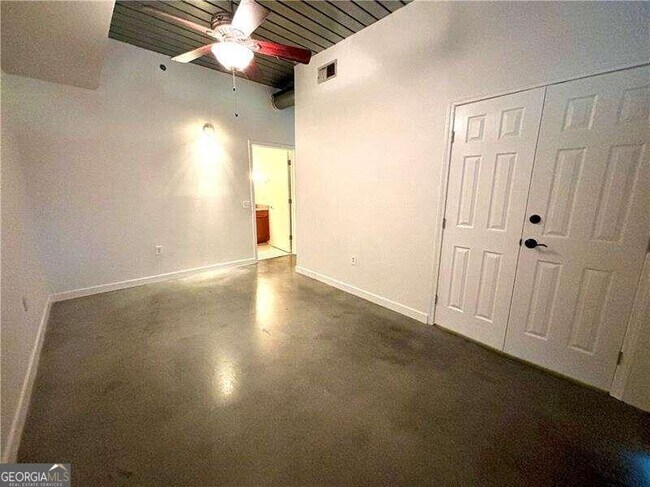 Building Photo - 620 Glen Iris Dr NE