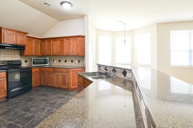 Building Photo - Beautiful 3 Bed 2 Bath in the Heart of Moo...