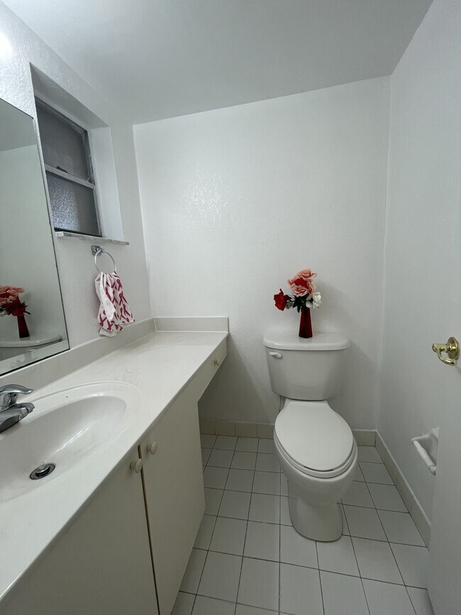 Building Photo - 4255 N University Dr