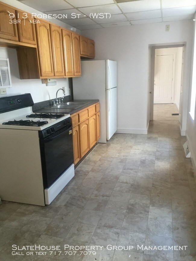 Building Photo - 913 Robeson St