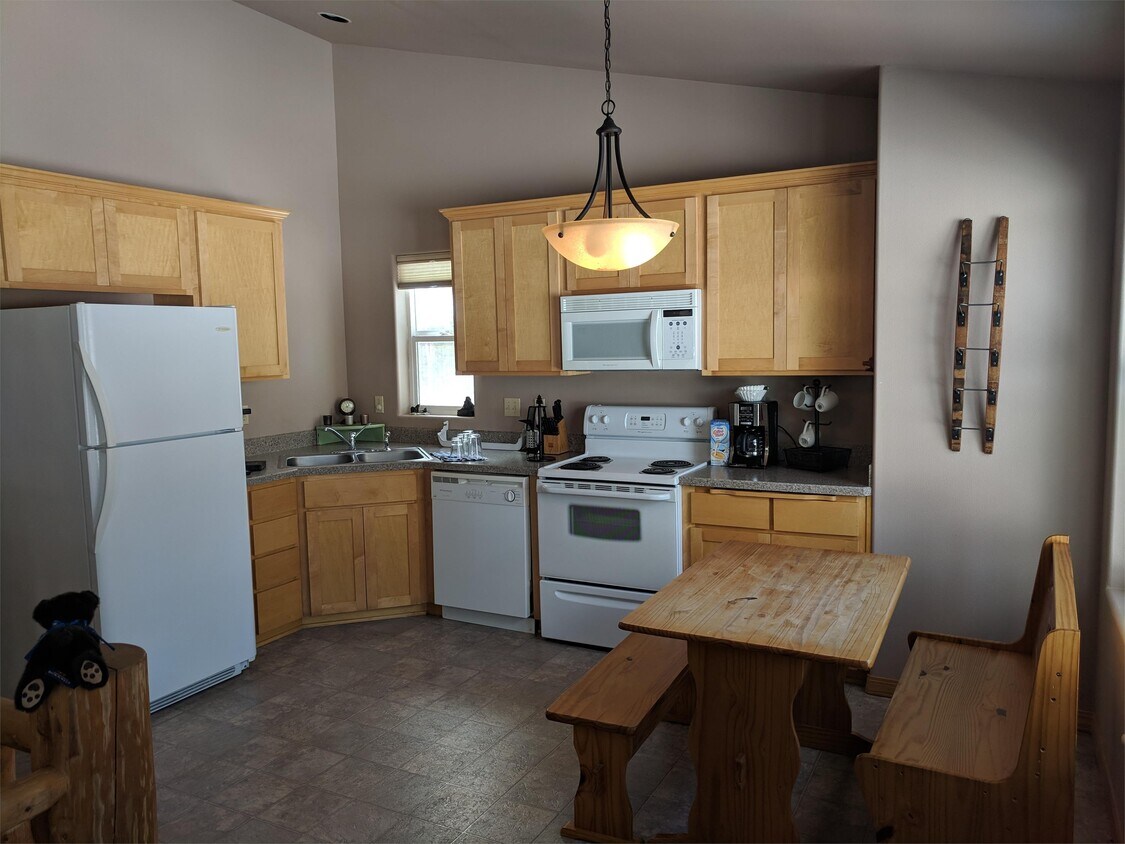 Foto principal - 16917 Whittier Dr