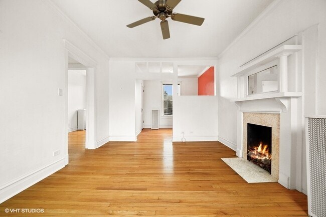 Building Photo - 832 W Lakeside Pl
