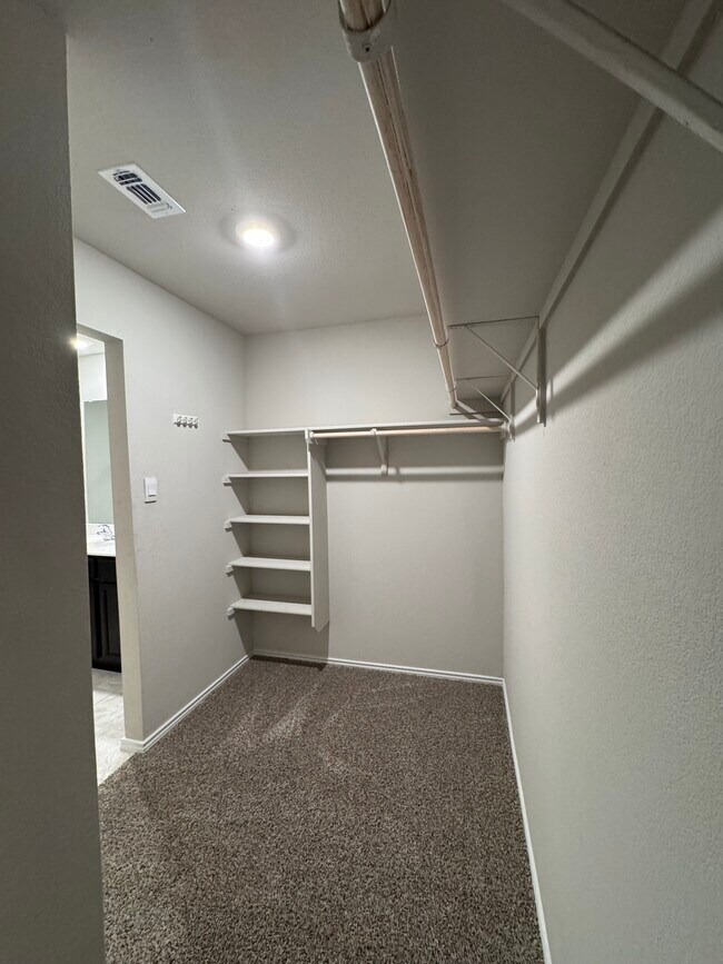 Foto del edificio - 1104 Prairie Clover Rd