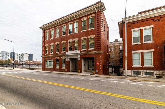 Foto del edificio - 400 W Church Ave