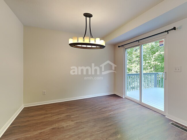 Building Photo - 1264 Woodford Ct