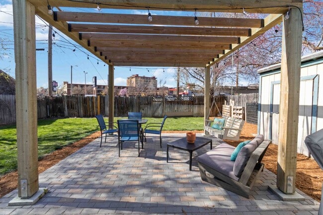 Building Photo - 1815 W Idaho St