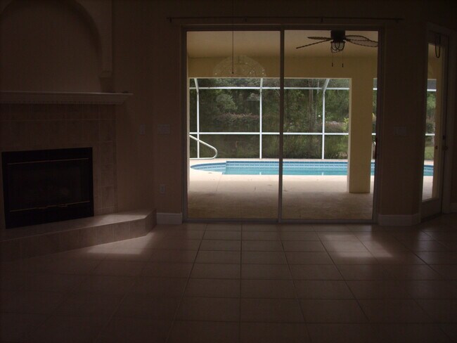 Foto del edificio - 15 Lake Diamond Ave