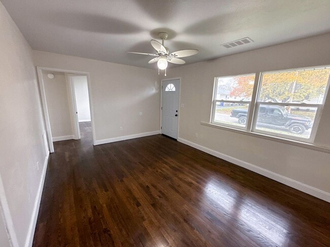 Building Photo - Freshly Updated Home on a Quiet Street with Large Yard!