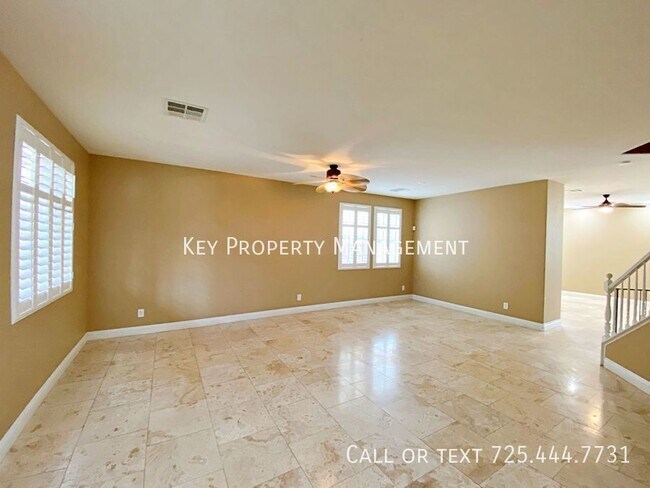 Foto del edificio - 4 BEDROOM 3 BATH 3 CAR GARAGE + RV PARKING...
