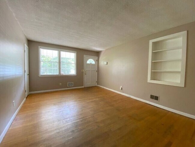 Building Photo - 705 Chevis St