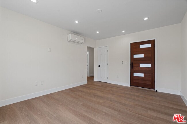Foto del edificio - 420 S Sepulveda Blvd