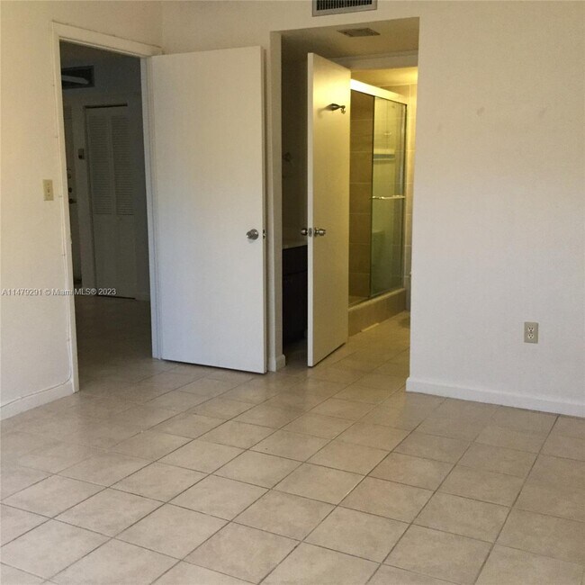 Building Photo - 7101 Byron Ave