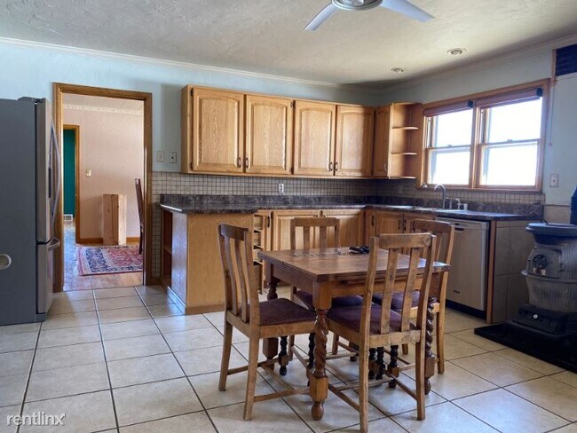 Building Photo - 3 br, 2 bath House - 30 Moffat