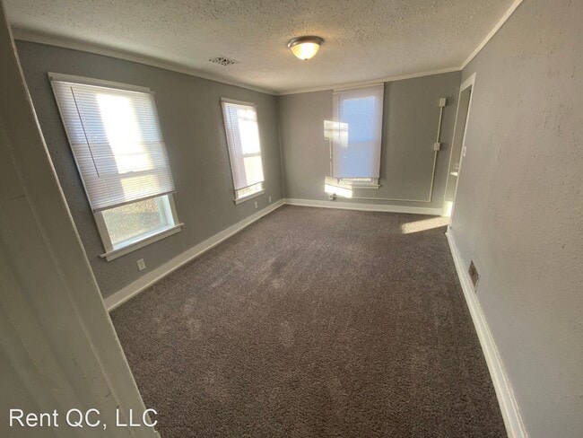 Building Photo - 3 br, 1 bath House - 228 4th Avenue W