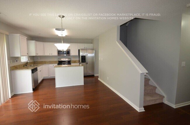 Foto del edificio - 14121 Riding Hill Ave