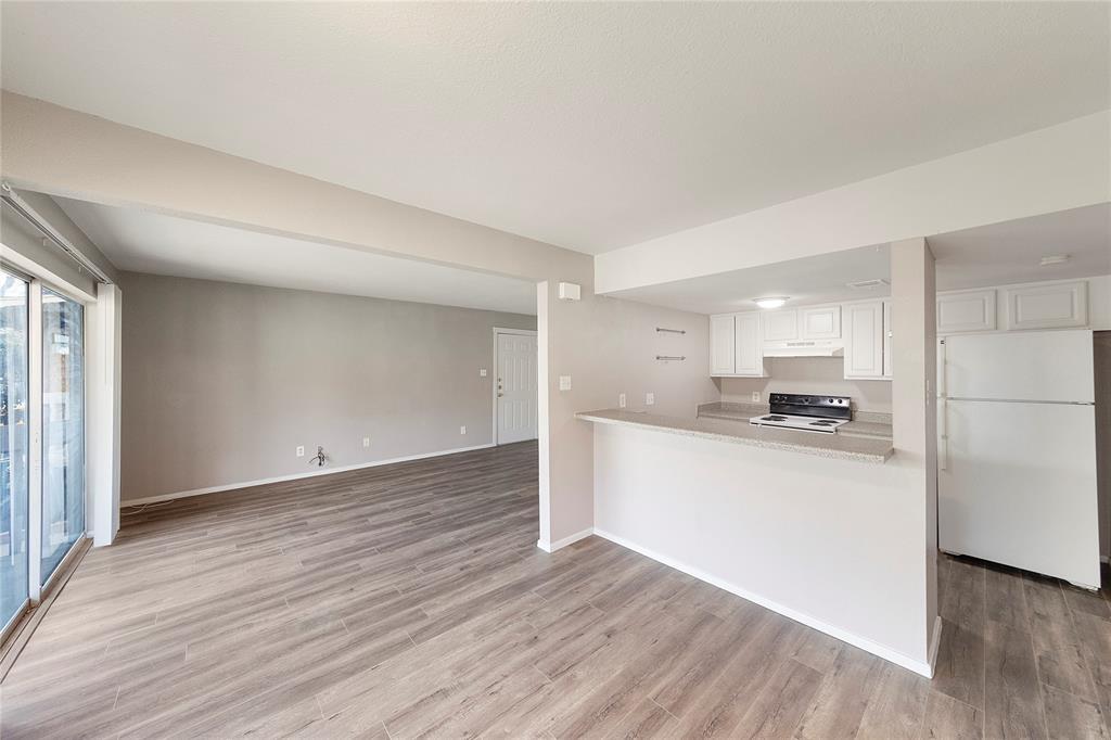 Primary Photo - 2124 Burton Dr