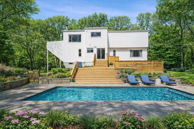 Foto del edificio - 14 Old Trail Rd