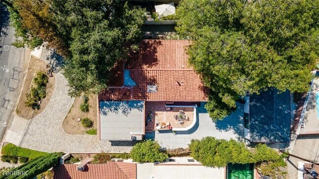 Building Photo - 4 br, 3 bath House - 1541 Hillside Dr