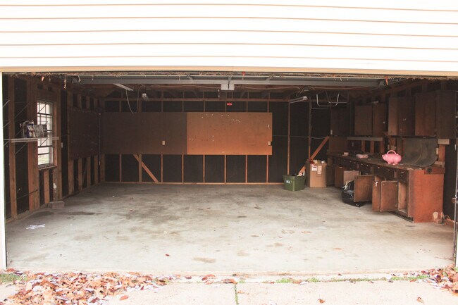 Building Photo - 3470 Oak Rd