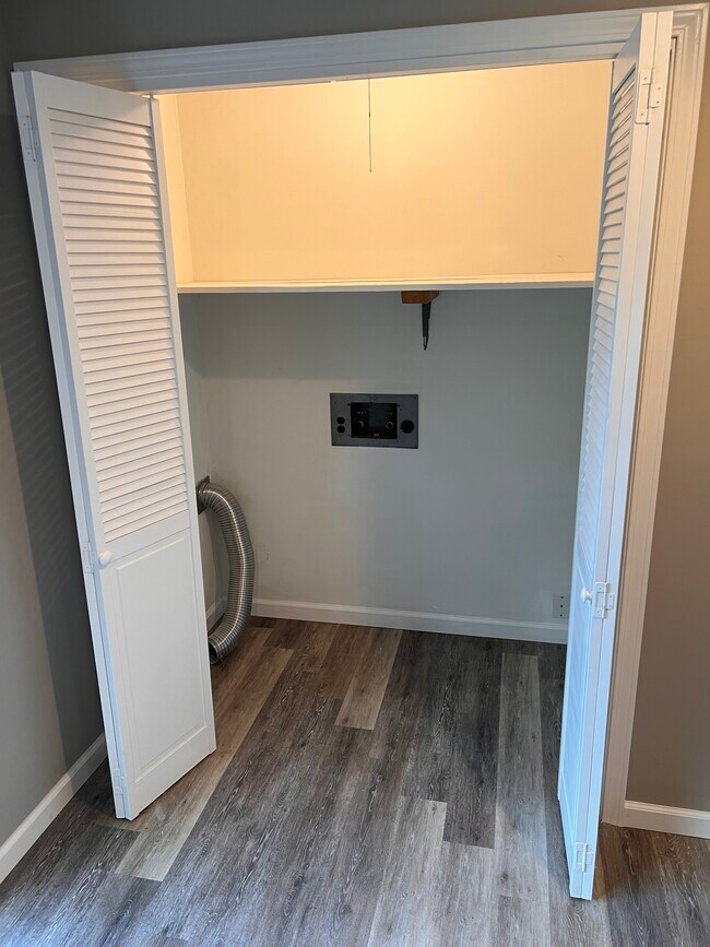 Foto del edificio - 3810 Camelot Ln