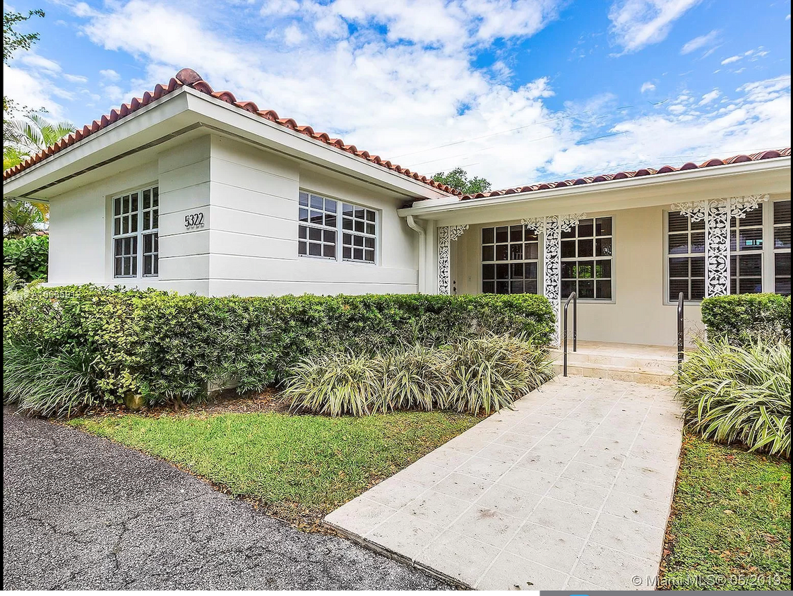 Foto principal - 5322 Orduna Dr