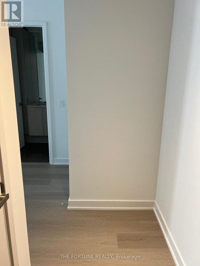 Photo du bâtiment - 448 Burnhamthorpe Rd W