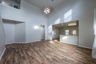 Building Photo - 18318 Canary Bluff Ln