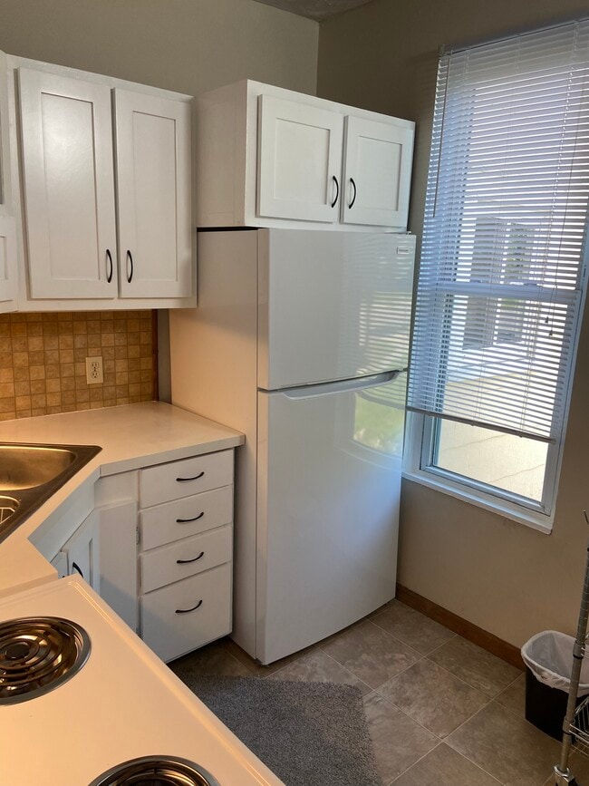 Kitchen - 109 W Melendy St