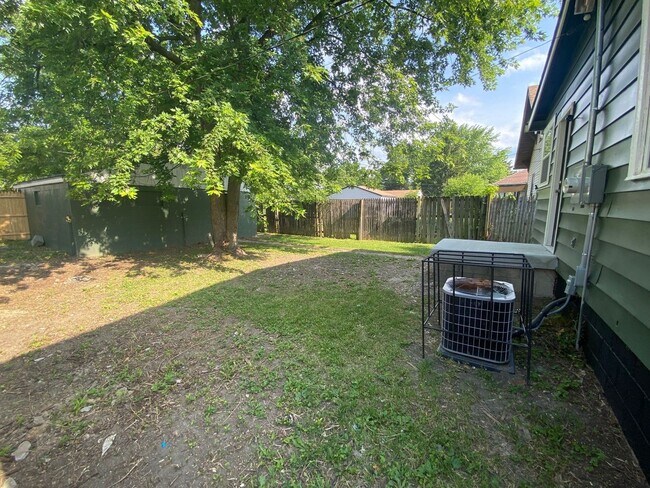Building Photo - 3 bed 1 bath home in Center Township