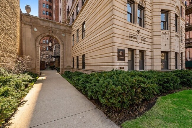 Foto del edificio - 431 W Oakdale Ave