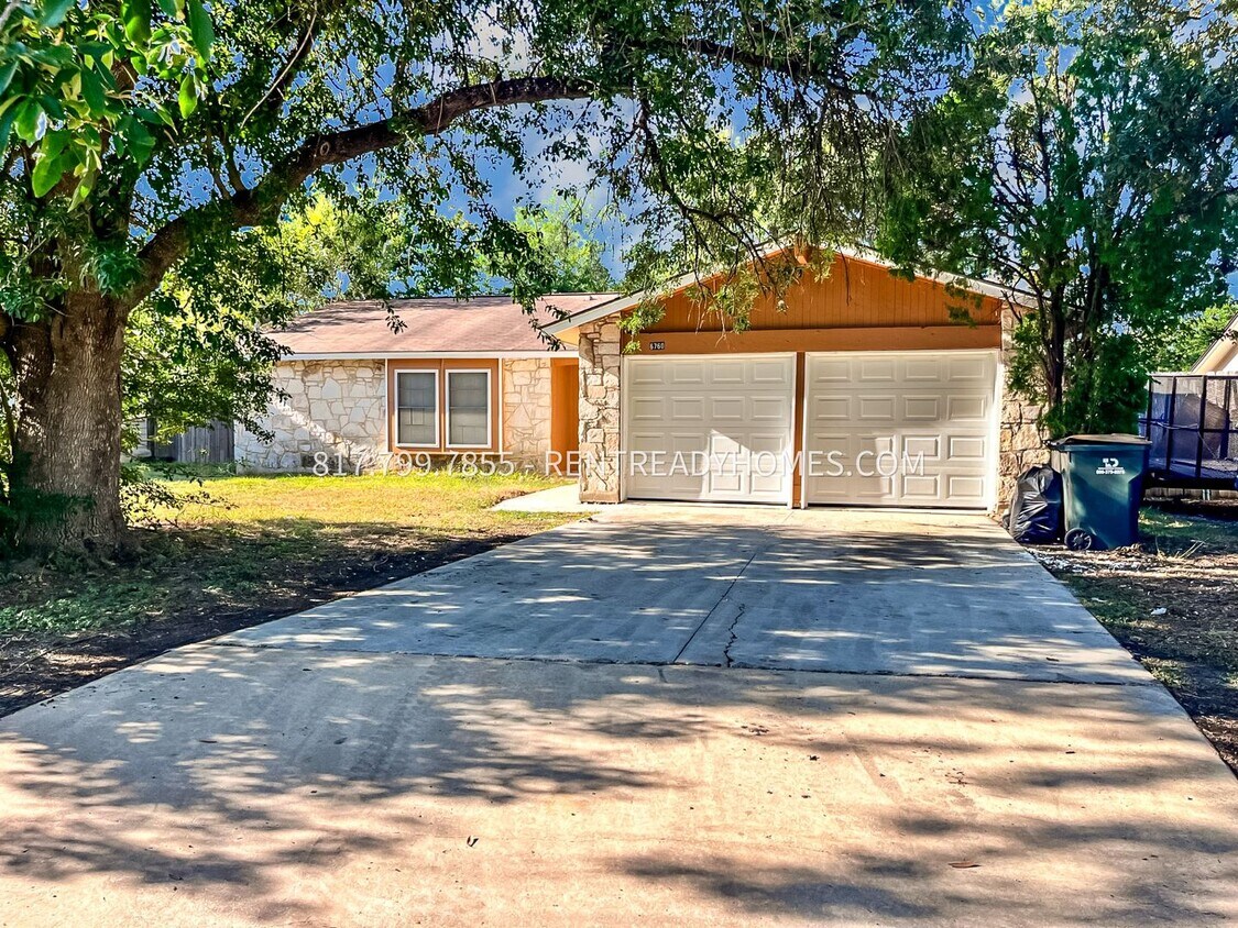 Foto principal - 6760 Montgomery Dr