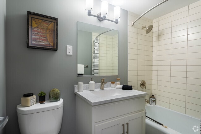 1BD, 1BA - 460-950SF - LIV Cleveland