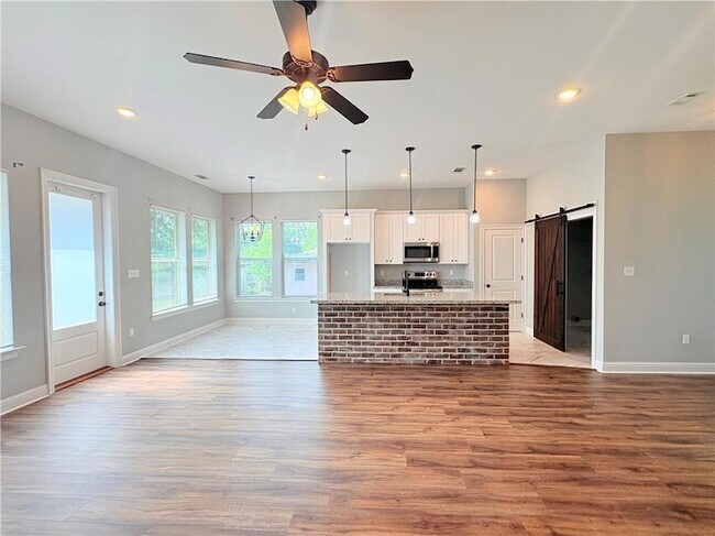 Foto del edificio - 57304 Oak Ave