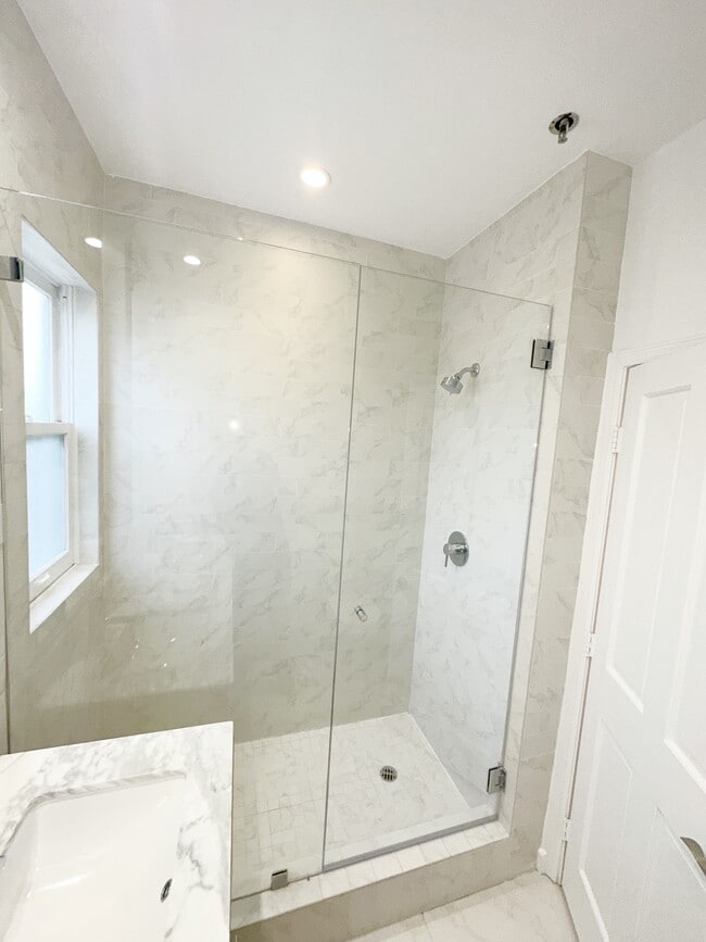 Building Photo - 230 S. Hamilton