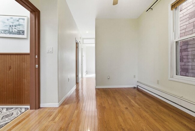 Building Photo - 470 Mallory Ave